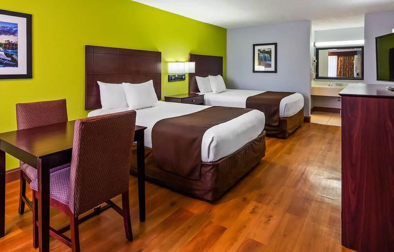 Best Western Greenville Airport Bagian luar foto