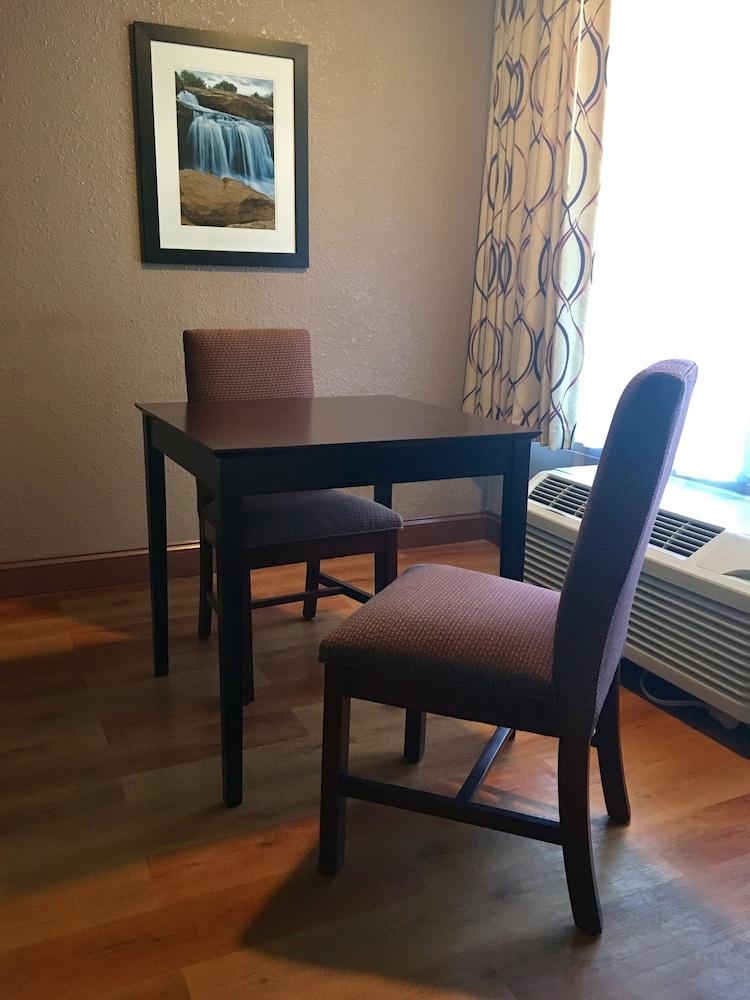 Best Western Greenville Airport Bagian luar foto