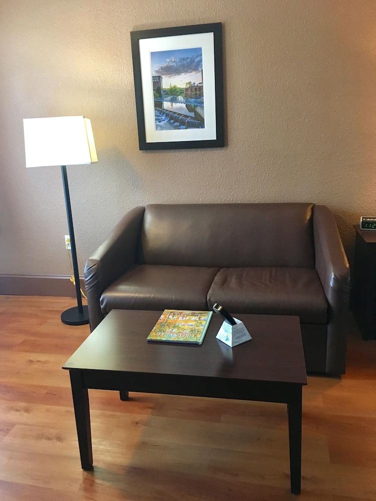 Best Western Greenville Airport Bagian luar foto