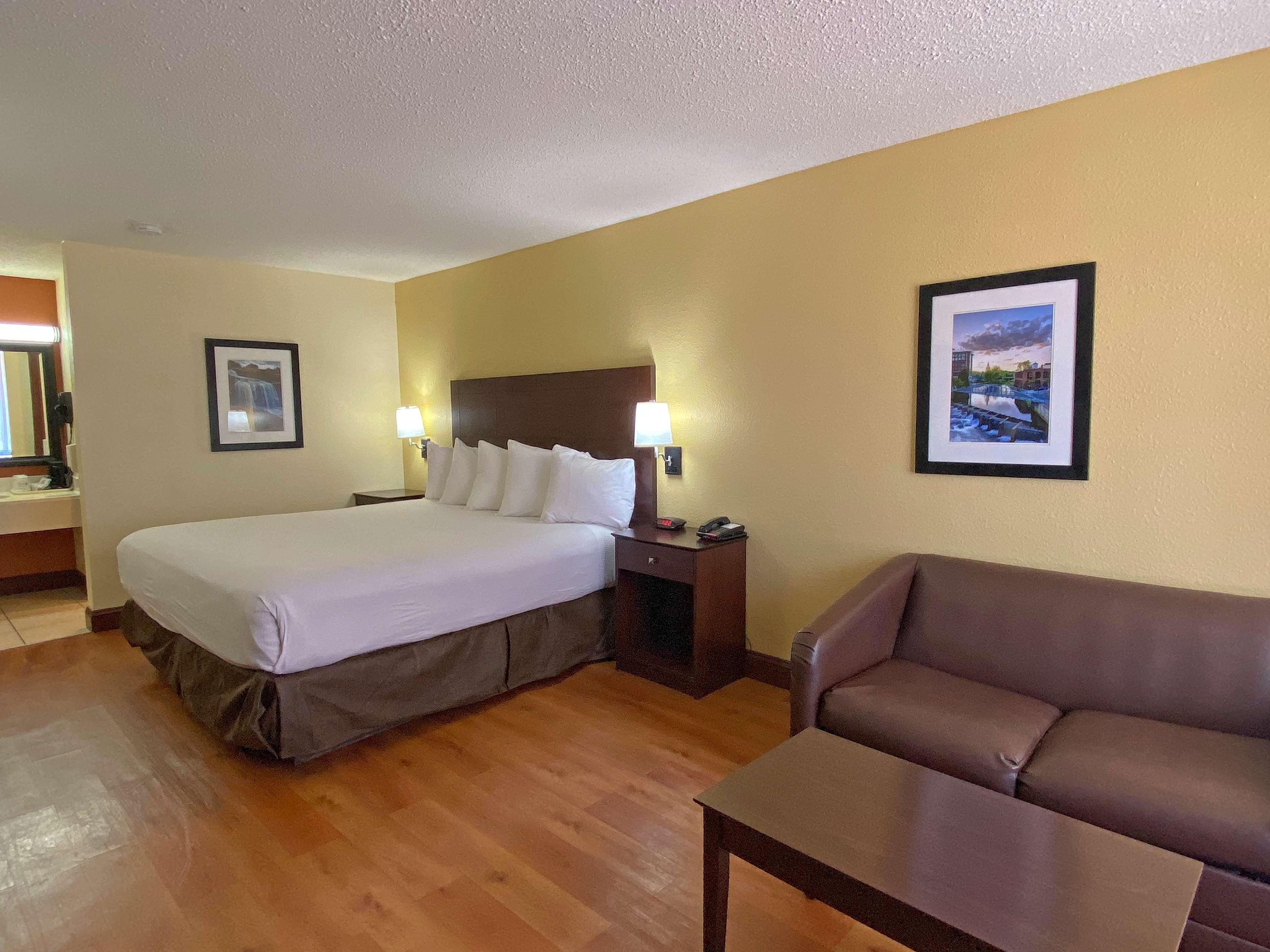 Best Western Greenville Airport Bagian luar foto