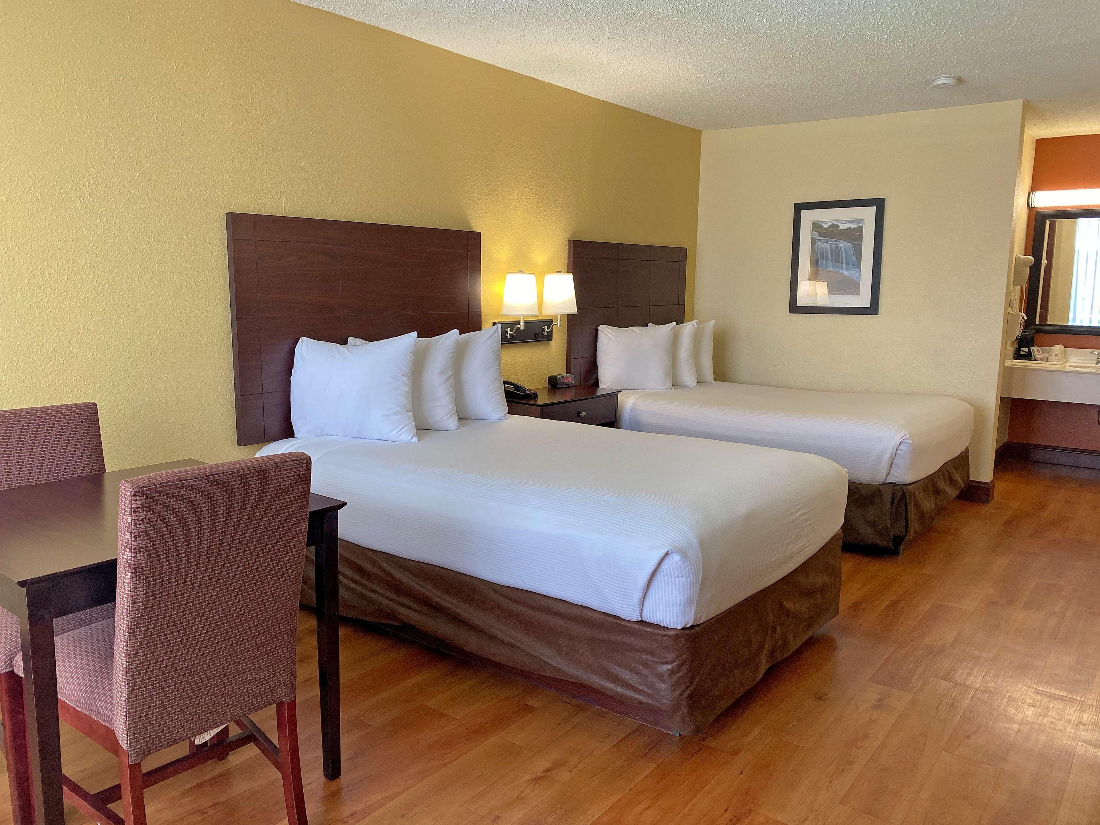 Best Western Greenville Airport Bagian luar foto