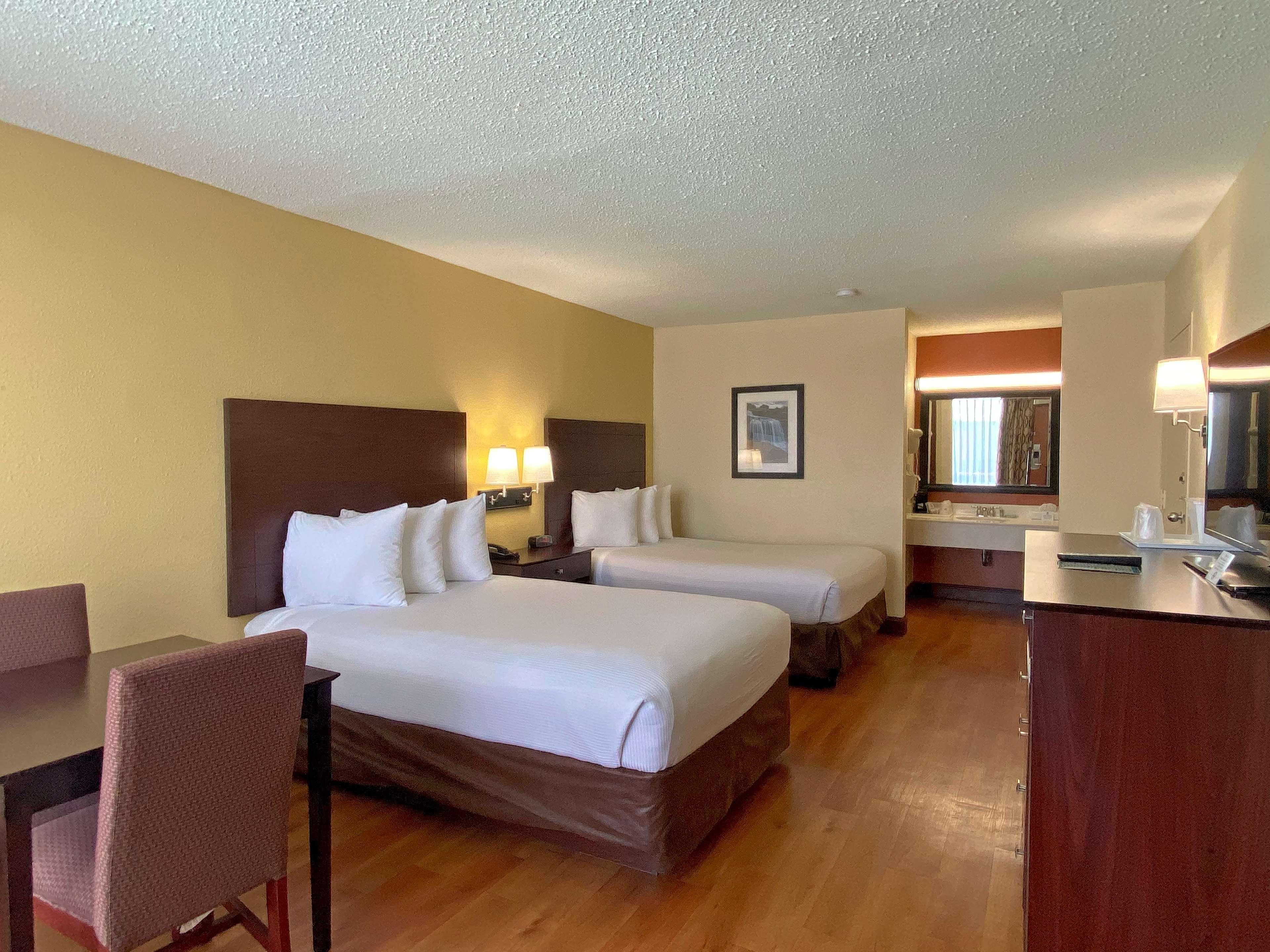 Best Western Greenville Airport Bagian luar foto