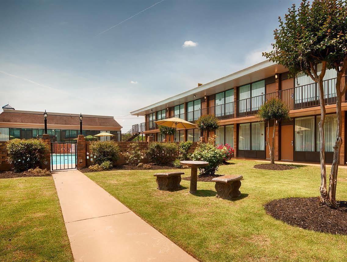 Best Western Greenville Airport Bagian luar foto